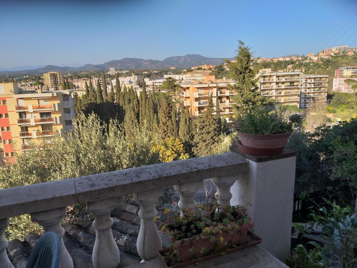 Joli Appartement Centre Saint-Raphael Piscine Extérieur photo
