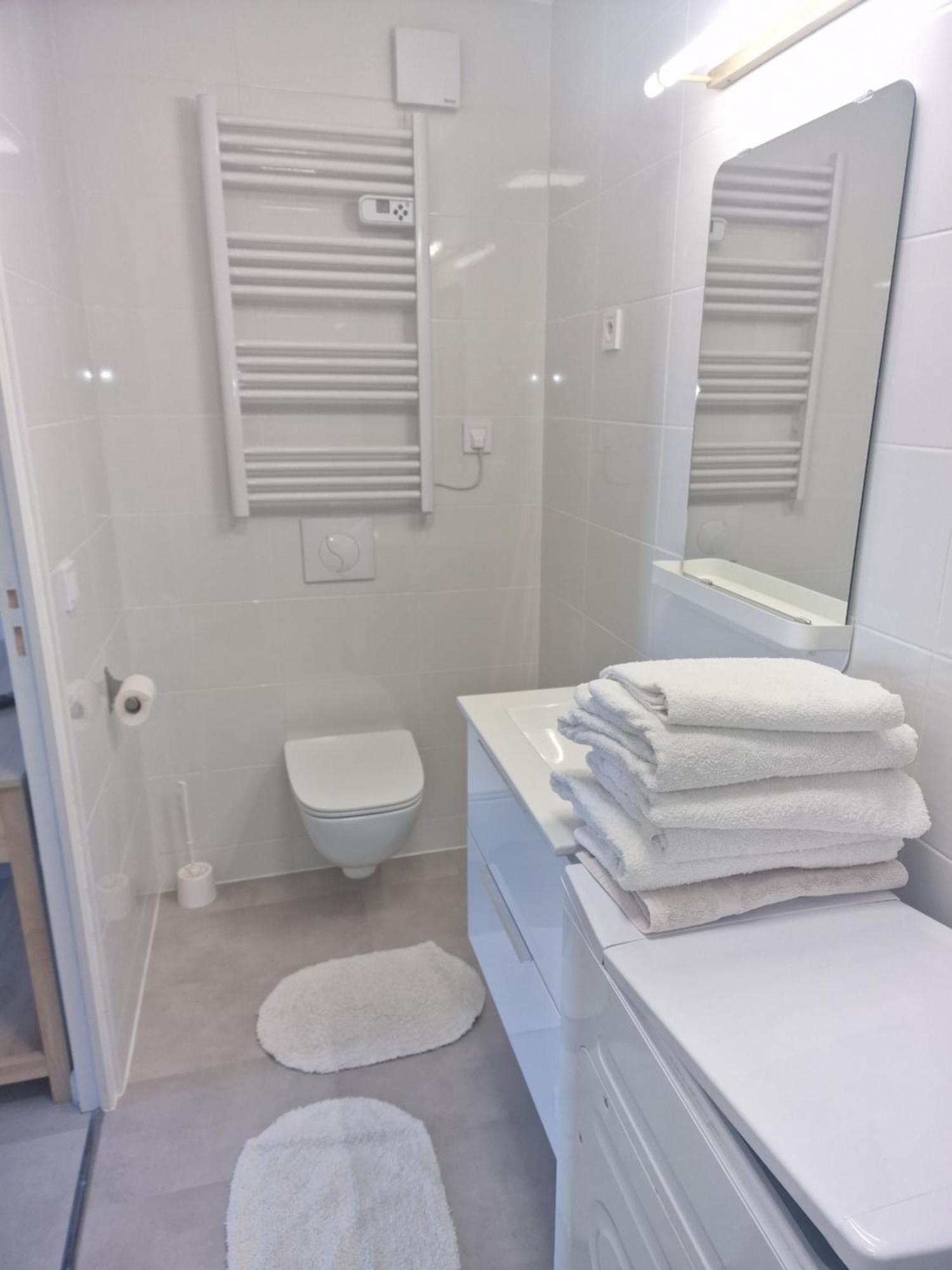 Joli Appartement Centre Saint-Raphael Piscine Chambre photo