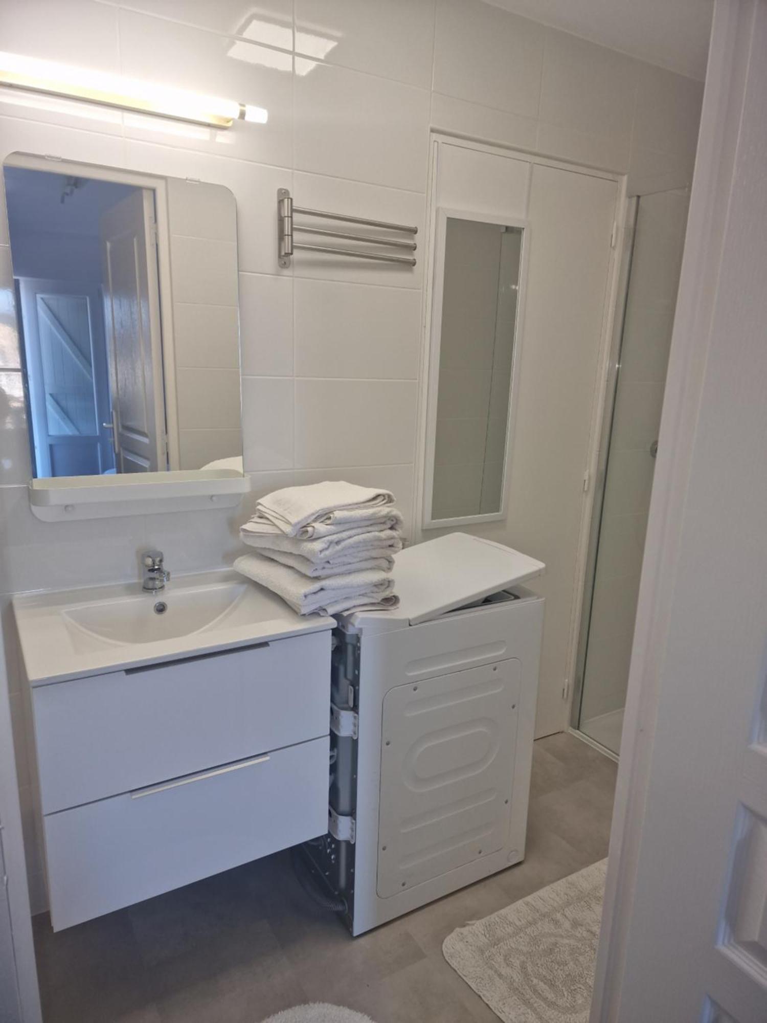 Joli Appartement Centre Saint-Raphael Piscine Extérieur photo